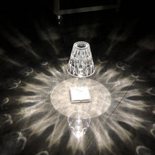 Carregar imagem no visualizador da galeria, Crystal - Luminária de cristal sem fio + E-Book GRATUITO - Mania das CoisasCrystal - Luminária de cristal sem fio + E-Book GRATUITOMania das Coisas
